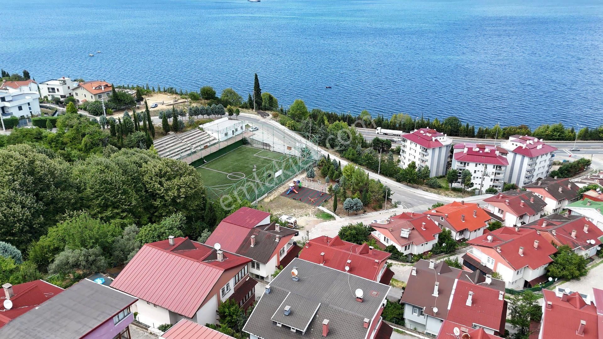 Gölcük Ulaşlı Yavuz Sultan Selim Satılık Villa  Gölcük Ulaşlı'da Deniz & Körfez Manzaralı 4+3 Forleks Villa!