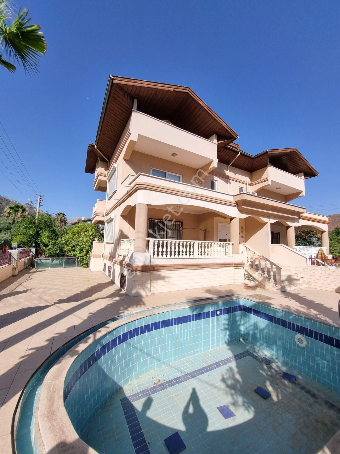 Marmaris İçmeler Satılık Villa Müjgan Emlaktan Marmaris İçmeler Merkezde Eşyalı 4 Katlı Villa