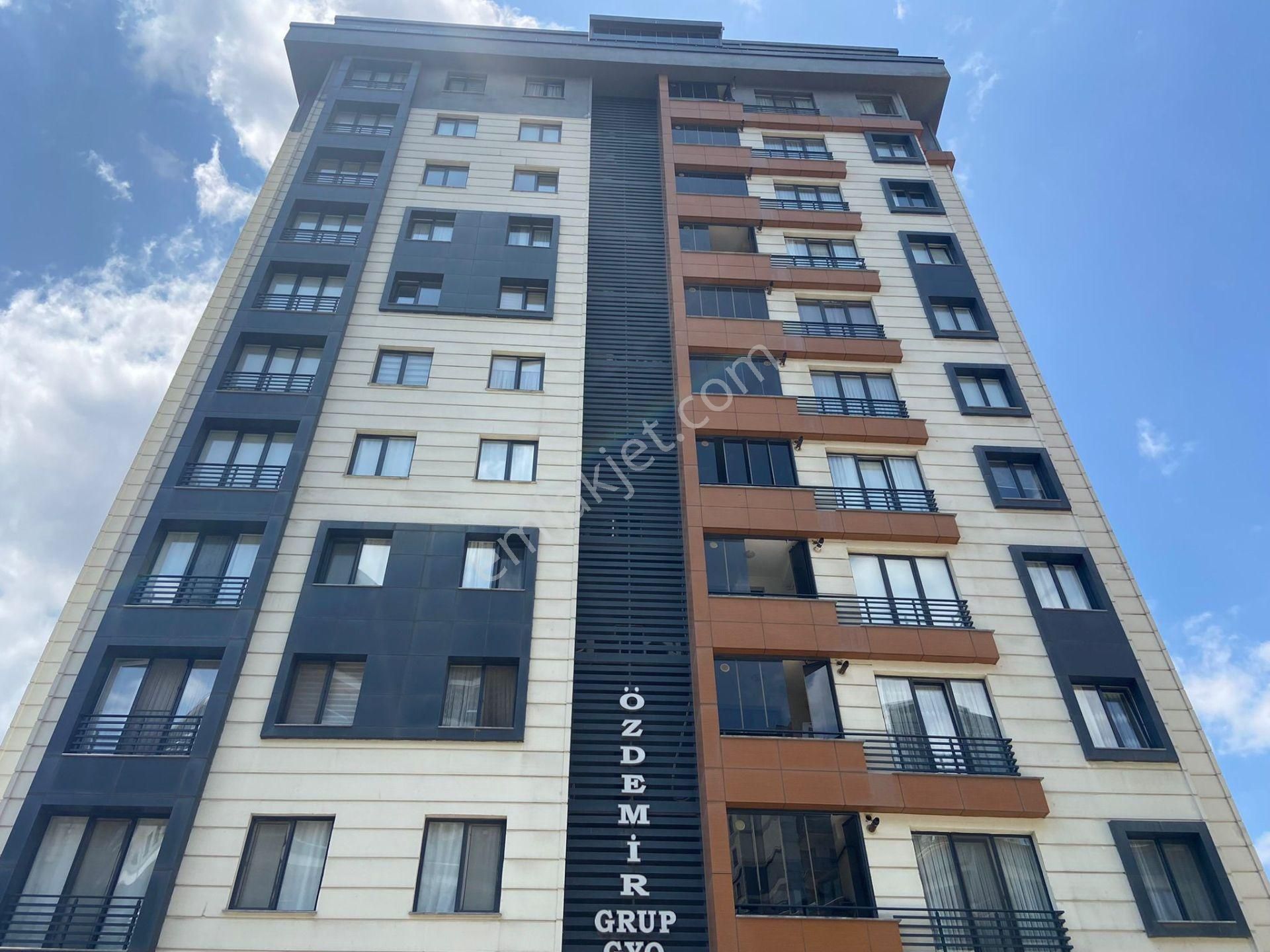 Küçükçekmece Cumhuriyet Satılık Residence  BARIŞ'TAN TEPEÜSTÜ BİLLUR RESİDENCE'DE SATILIK 130 M2 3+1 DAİRE