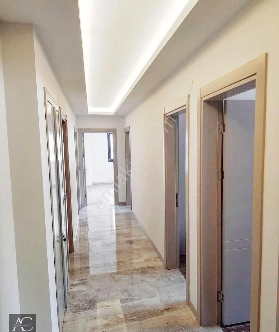 Kuşadası Türkmen Satılık Residence ŞEHRIN MERKEZINDE-SAHILE YAKIN-HAVUZ/GUVENLIK/KAPALI OTOPARK/YERDEN ISITMA-165 M2-LÜX