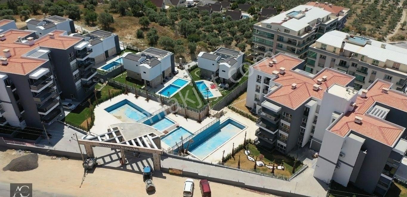 Kuşadası Ege Satılık Residence KUŞADASINDA SATILIK-GÜVENLİK-HAVUZ-PEYZAJ-KAPALI OTOPARK-MERKEZİ SİSTEM-YENİ-ULTRA LÜX-3+1 DAİRE