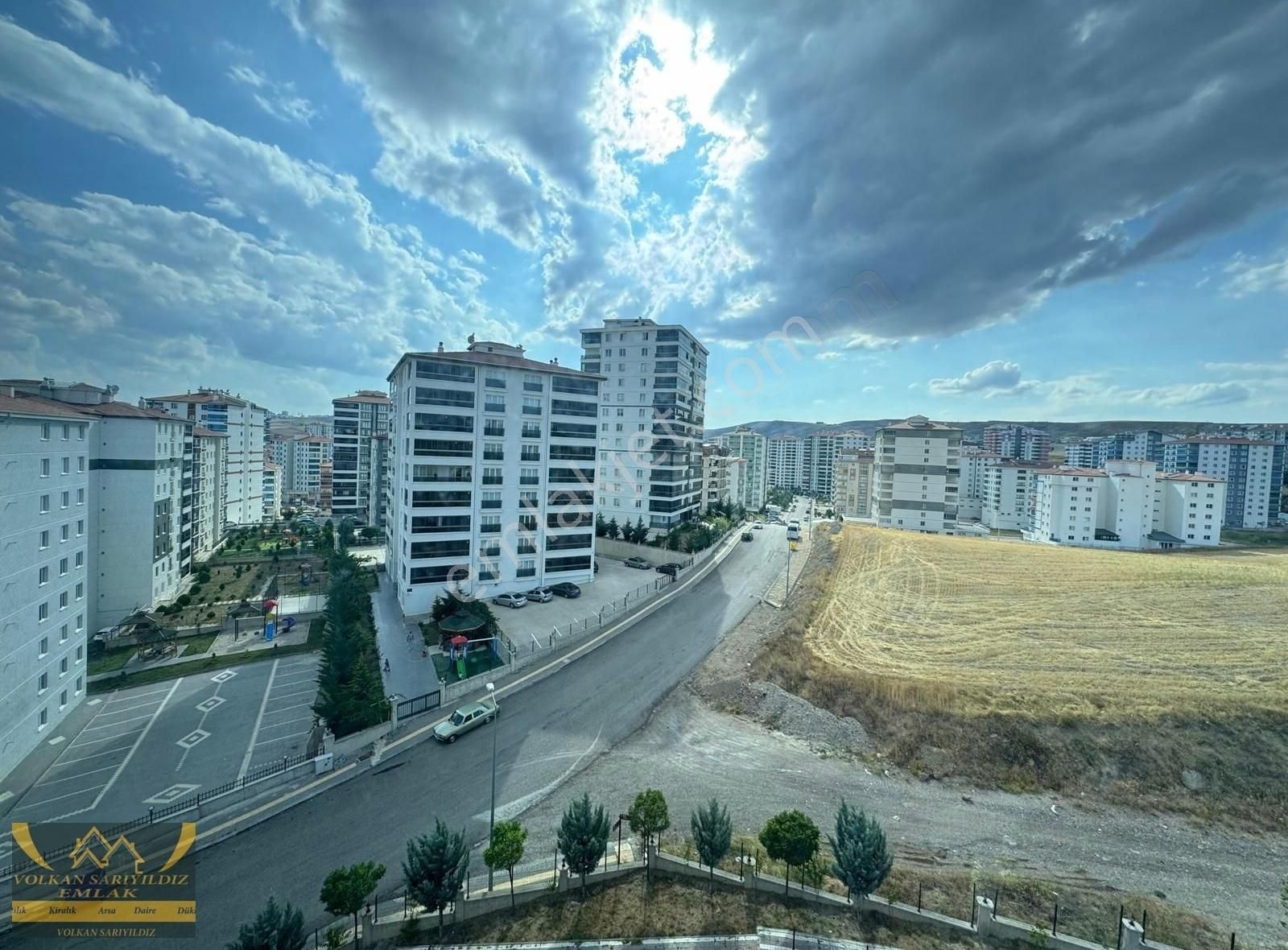 Pursaklar Saray Cumhuriyet Satılık Daire VOLKAN SARIYILDIZ EMLAKTAN FEN LİSESİ LOKASYONUNDA SİTEDE 4+1