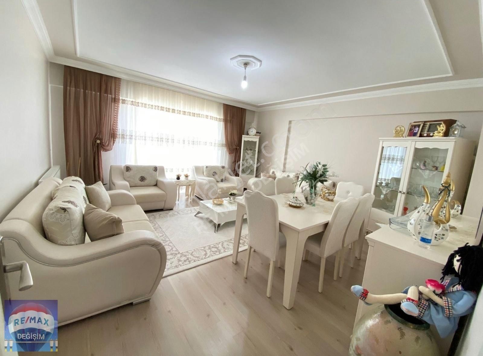 Elazığ Merkez Sürsürü Satılık Daire REMAX DEĞİŞİMDEN SÜRSÜRÜDE BULVAR ÜSTÜ SATILIK 3+1 GENİŞ DAİRE