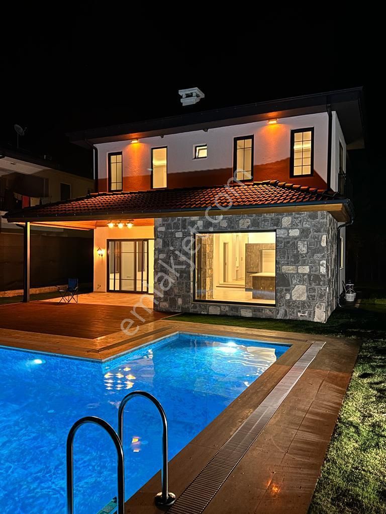 Köyceğiz Beyobası Satılık Villa  ROTA KÖYCEĞİZ GAYRİMENKUL'den BEYOBASI'nda SATILIK 3+1 LÜKS 236m² HAVUZLU DUBLEKS VİLLA