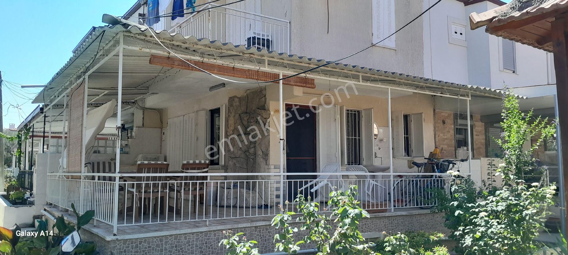 Kuşadası Kadıkalesi Satılık Villa DENIZE COK YAKIN MESAFEDE  2+1 KISMI MASRAFLI VILLA.