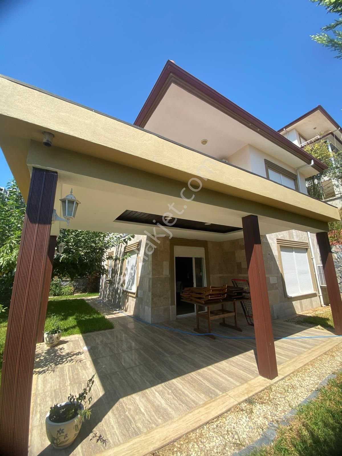 Kuşadası Değirmendere Satılık Villa Kuşadası Merkezde 3+1 Müstakıl Villa