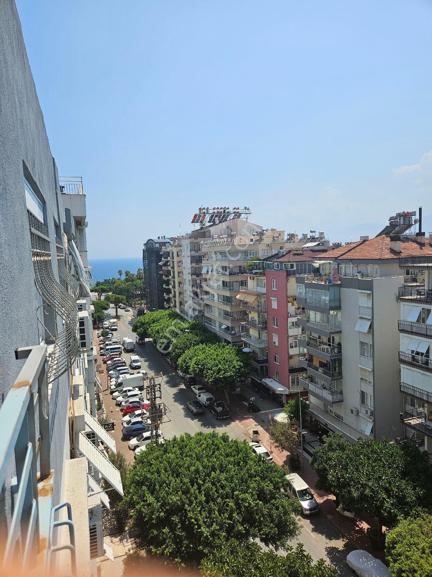 Muratpaşa Bahçelievler Satılık Daire Atatürk parkına yakın merkezi konumda satılık dairr