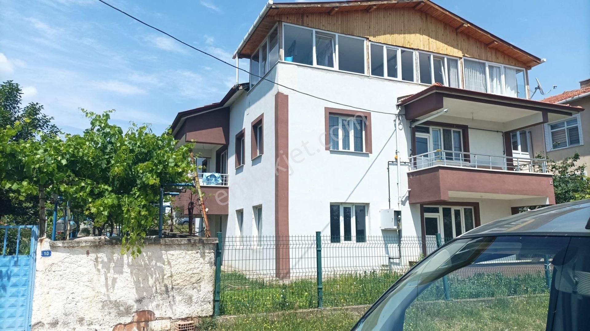 Osmancık Koyunbaba Satılık Müstakil Ev   OSMANCIK GAYRİMENKULDEN KOYUNBABA MAHALLSİNDE MÜSTAKİL 3 KATLI EV