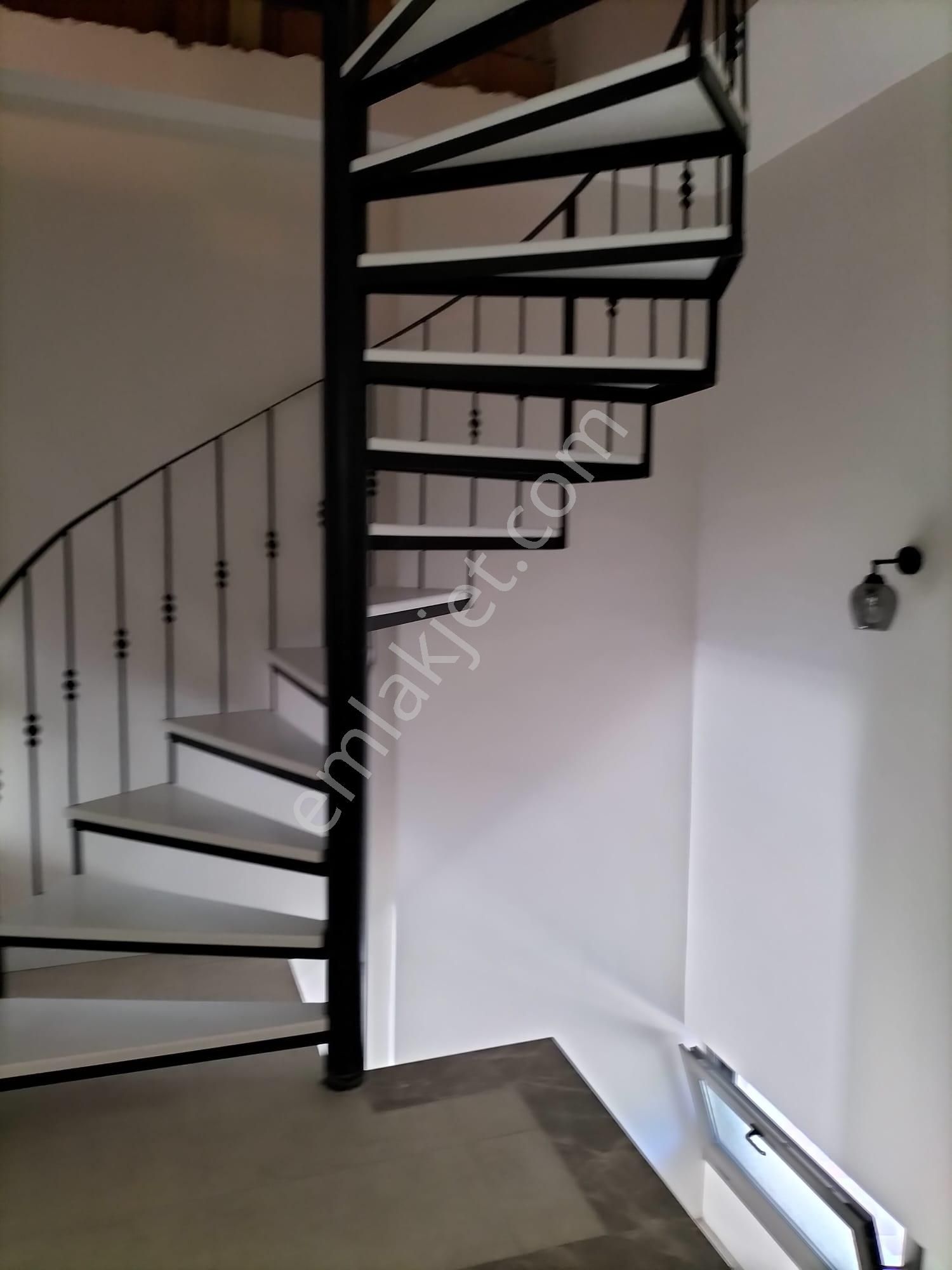 Alaçatı Merkez'de Sezonluk Kiralık Taş Ev - Görsel 11