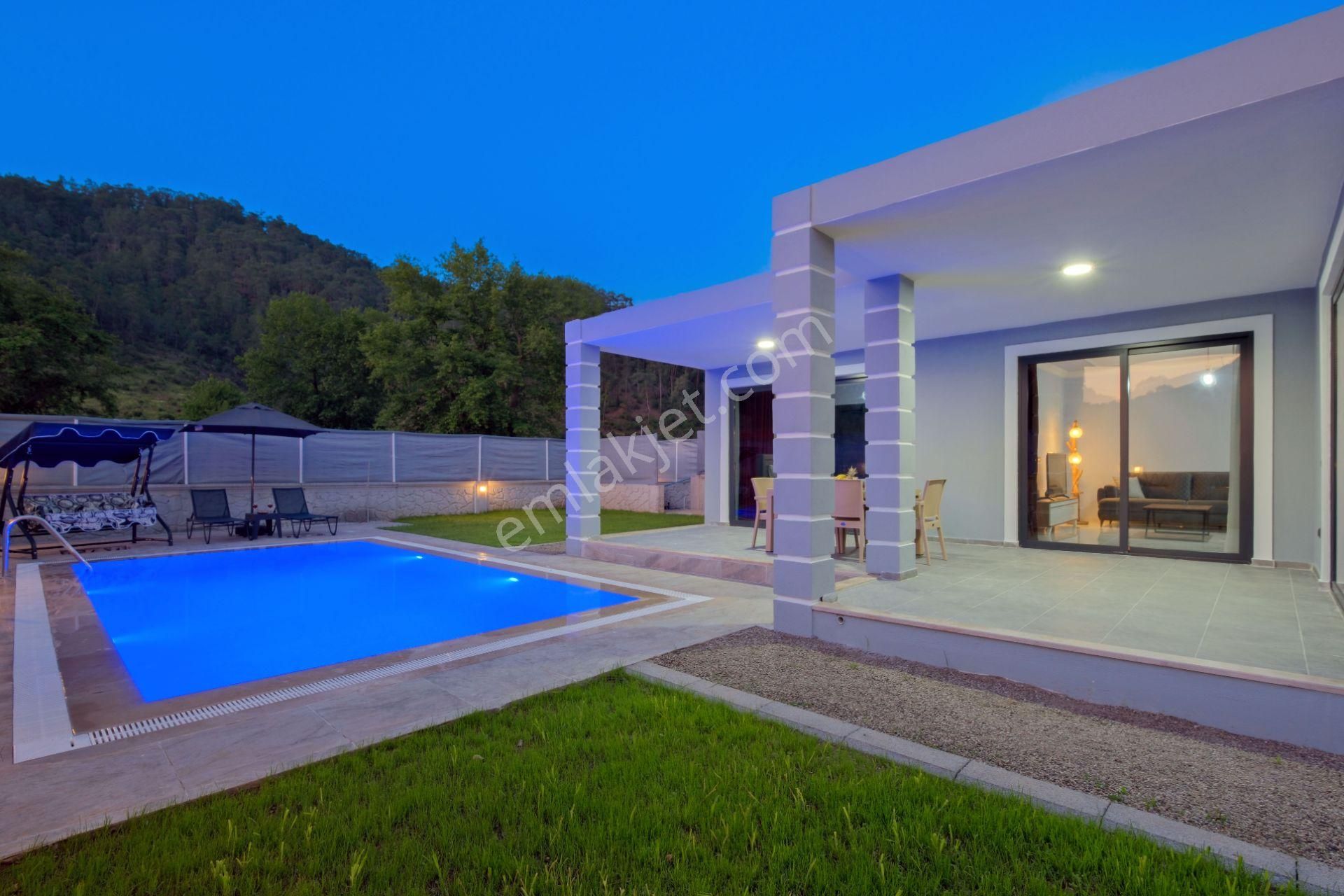 Fethiye İnlice'de Jakuzili Kiralık 2+1 Havuzlu Villa - Görsel 32