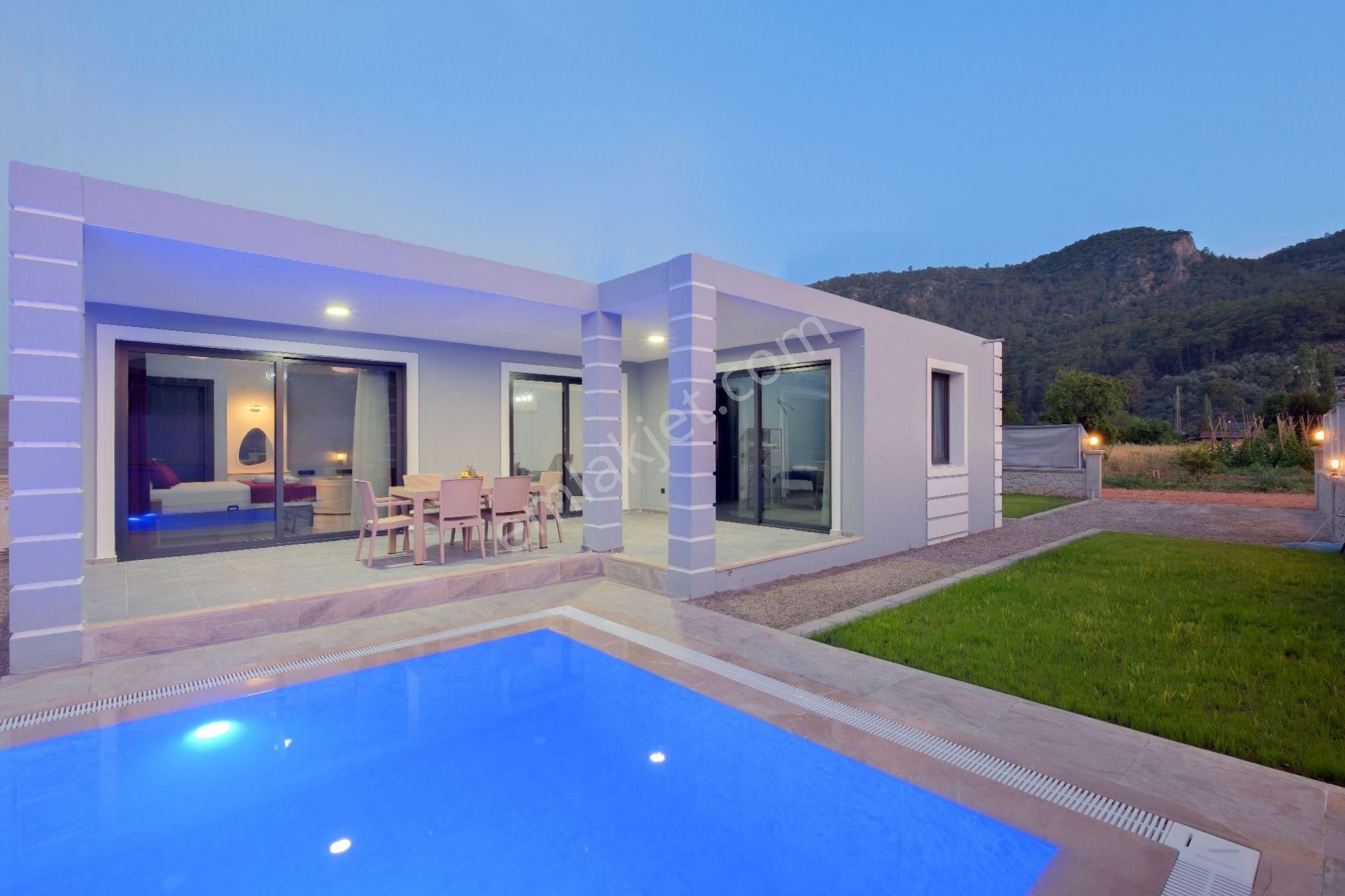 Fethiye İnlice'de Jakuzili Kiralık 2+1 Havuzlu Villa - Görsel 27