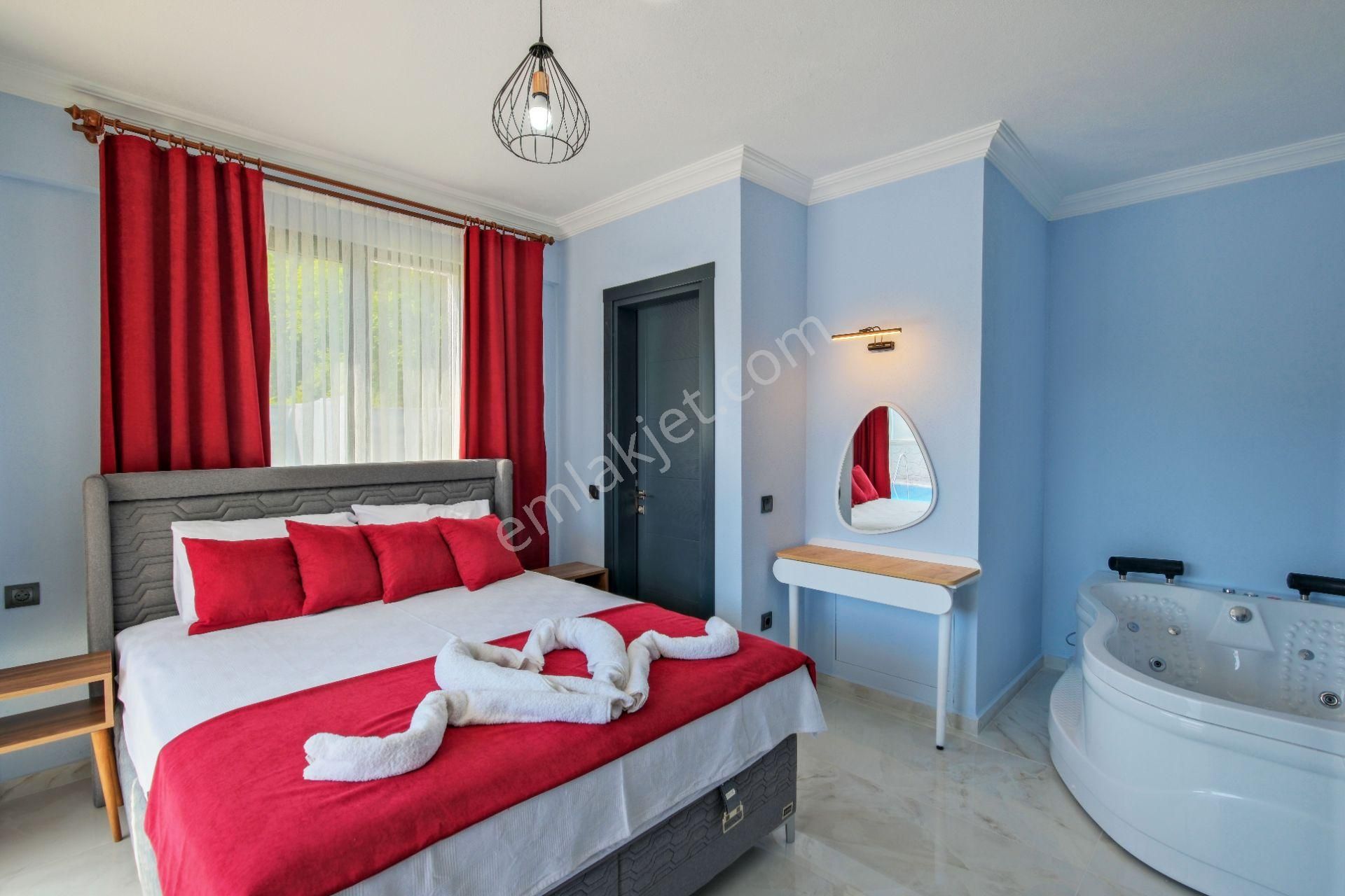 Fethiye İnlice'de Jakuzili Kiralık 2+1 Havuzlu Villa - Görsel 9