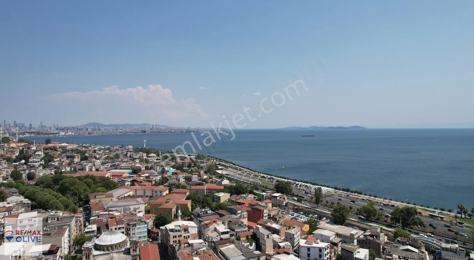 Fatih Saraç İshak Satılık Bina Beyazıt Tiyatro Caddesinde 160 m² Satılık Bina Remax Emin Buluç