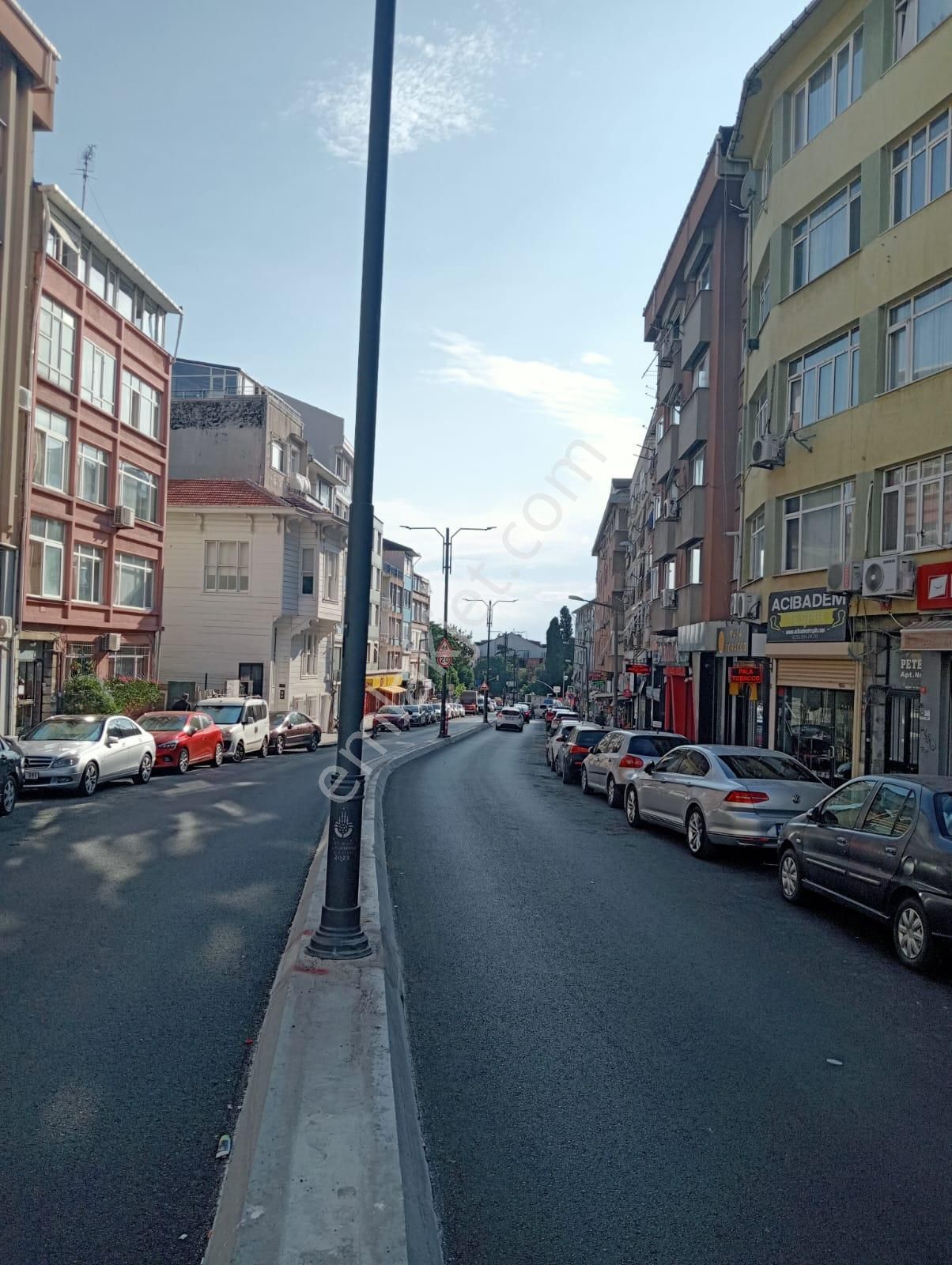 Kadıköy Acıbadem Satılık Dükkan & Mağaza Acıbadem Caddesi Dörtyol Yıldızbakkal Arasında Fırsat Dükkan