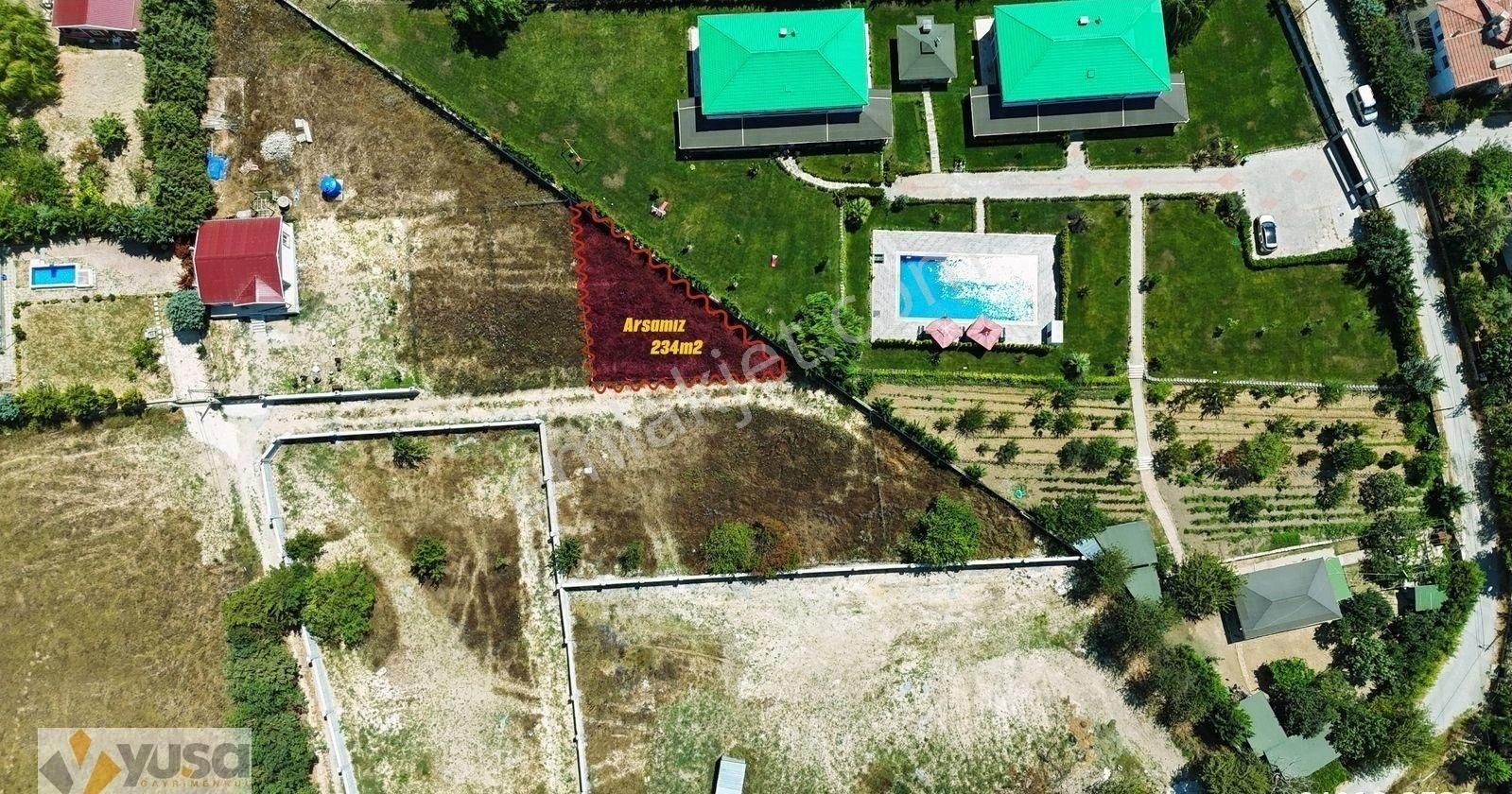 Çatalca Kabakça Satılık Özel Kullanım Çatalca Kabakça'da 234 m2 Etrafı Çevrili Arsa