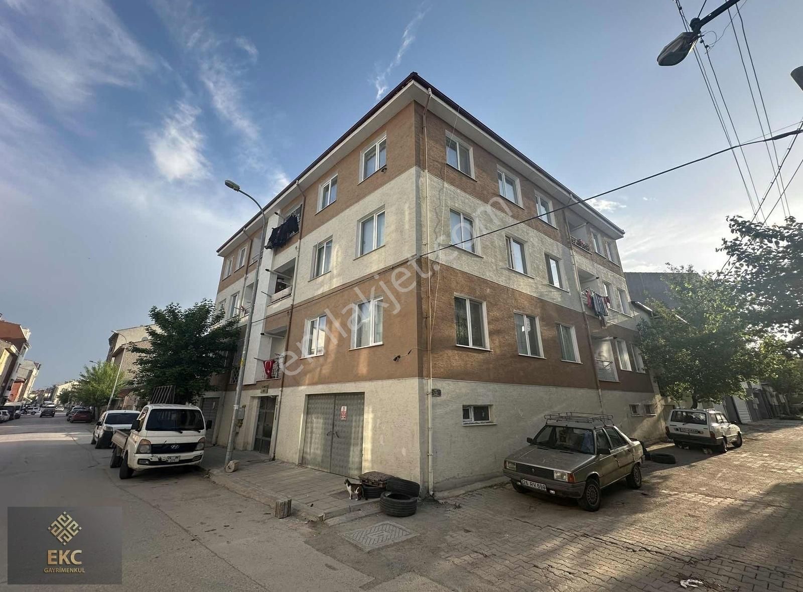 Tepebaşı Sütlüce Satılık Daire (EKC) SÜTLÜCE MAH. CADDE ÜZERİ ARAKAT 2+1 KÖŞE DAİRE