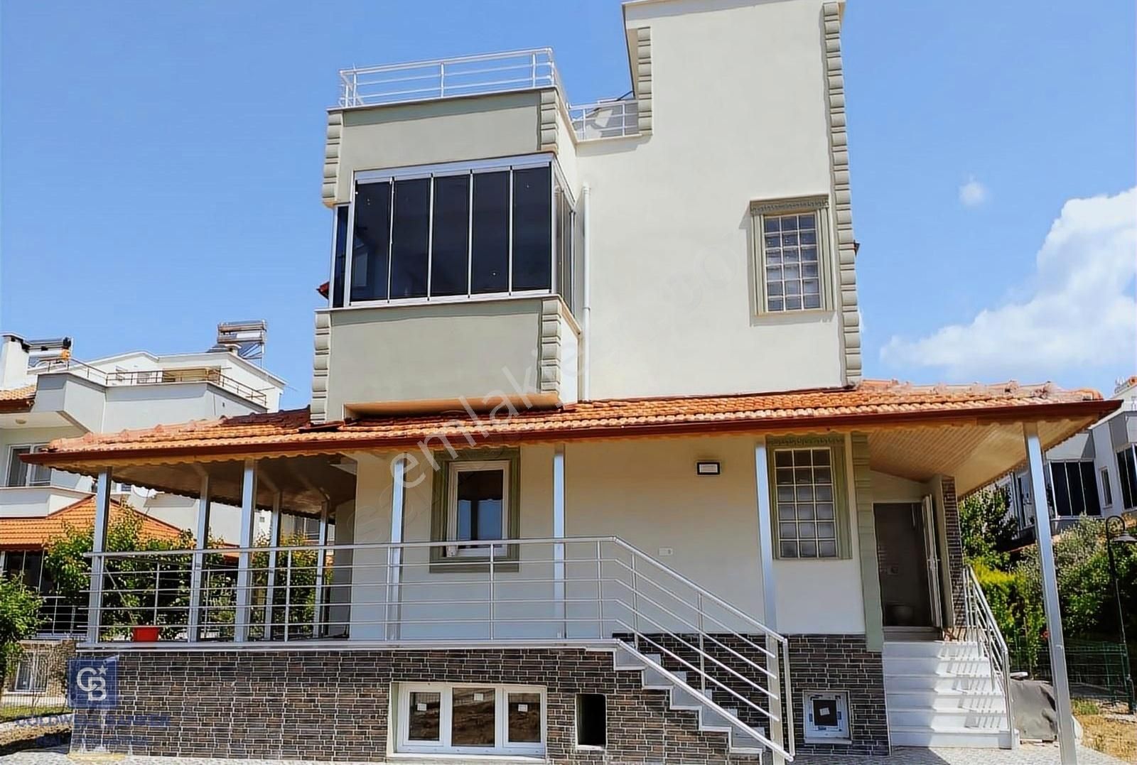 Dikili Salihler Satılık Villa Salihleraltı Gazeteciler Sitesinde Deniz manzaralı Dubleks Villa