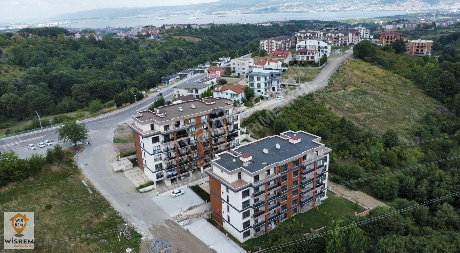 Başiskele Fatih Satılık Daire ESİLA PARK SİTESİNDE SATILIK 3+1 ARAKAT DAİRE