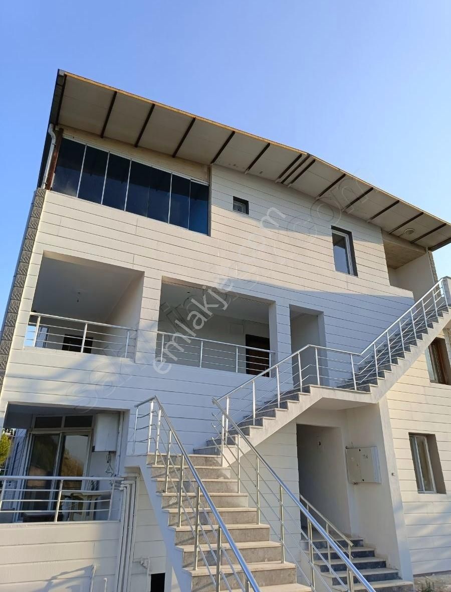 Foça Hacıveli Kiralık Daire Foça Hacıveli'de 2+1 Ayrı Mutfaklı (1700 M2 Bahçeli) Daire