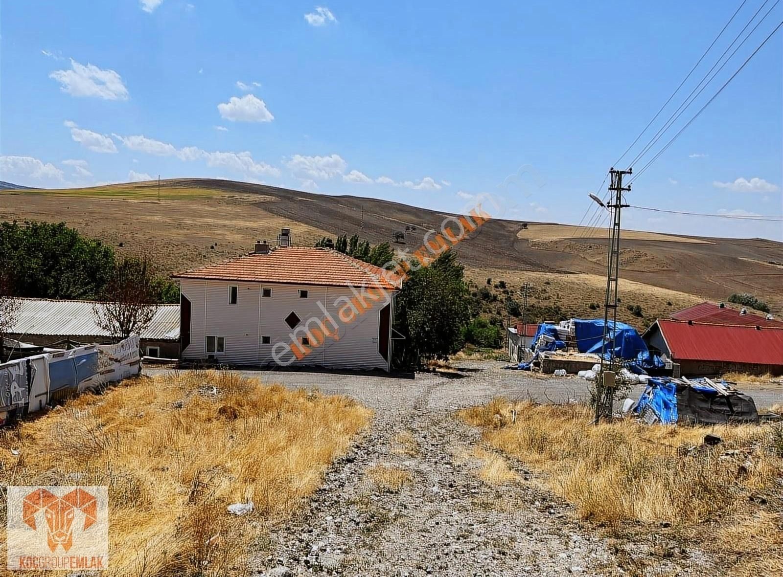 Yozgat Merkez Mehmet Hulusi Efendi Satılık Çiftlik Evi Fırsat !! Ahırlar Bölgesi.380m2 Kapalı Alan Ahır