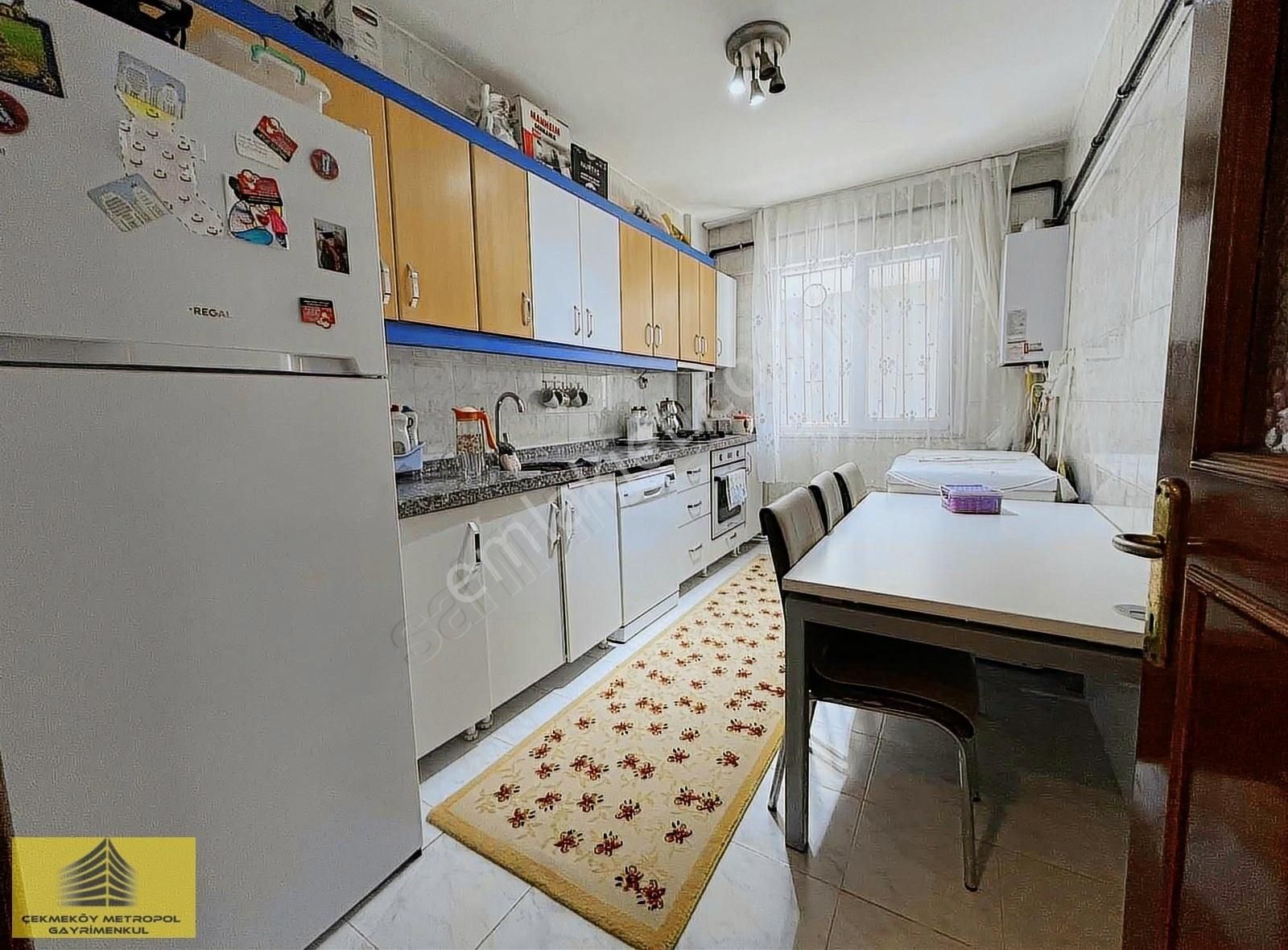 Çekmeköy Cumhuriyet Satılık Daire METROPOL'DEN GENİŞ KULLANIŞLI GİRİŞ KAT 2+1 ACİL SATILIK DAİRE