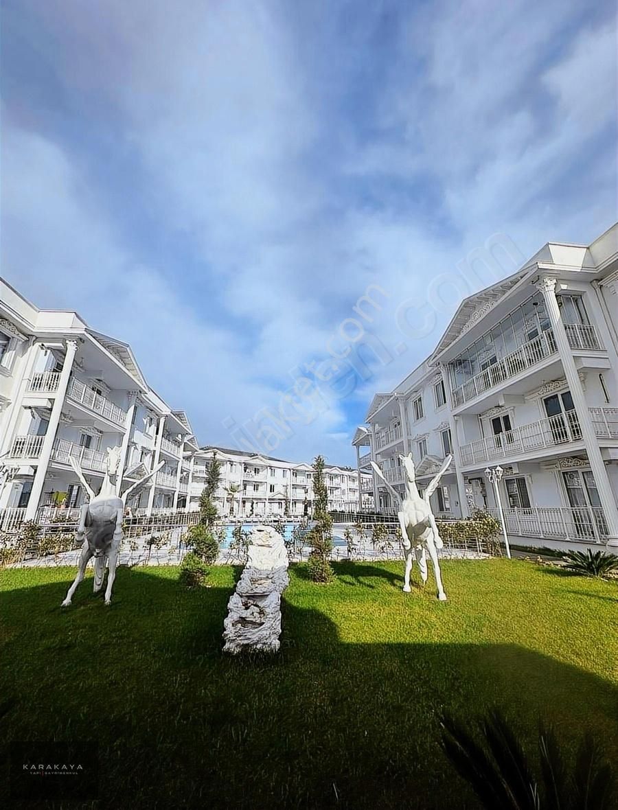 Tek Yetkiliden Country Palace' Da Havuz Cephe Fırsat Daire - Görsel 24