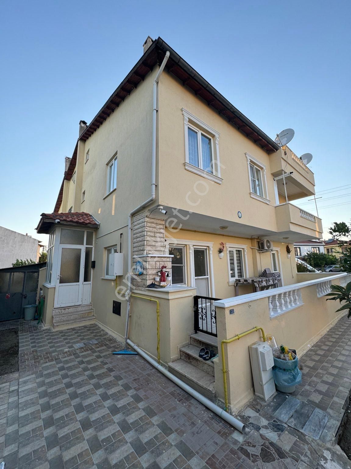 Burhaniye Öğretmenler Satılık Villa  ON/MAX BURHANİYE ÖĞRETMENLER MAHALLESİNDE SATILIK 2.5 KAT VİLLA