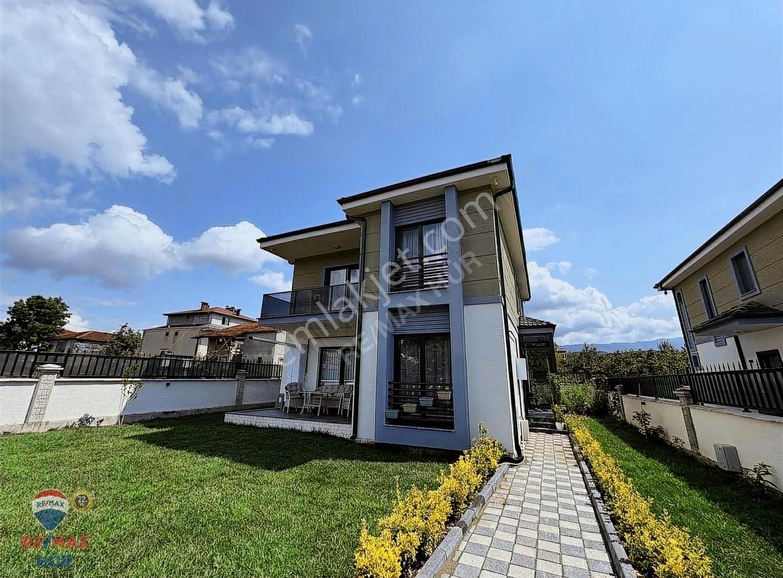 Erenler Kayalarmemduhiye Satılık Villa REMAX İLKNUR DOĞAN DAN MÜSTAKİL VE MODERN TASARIM EŞYALI VİLLA