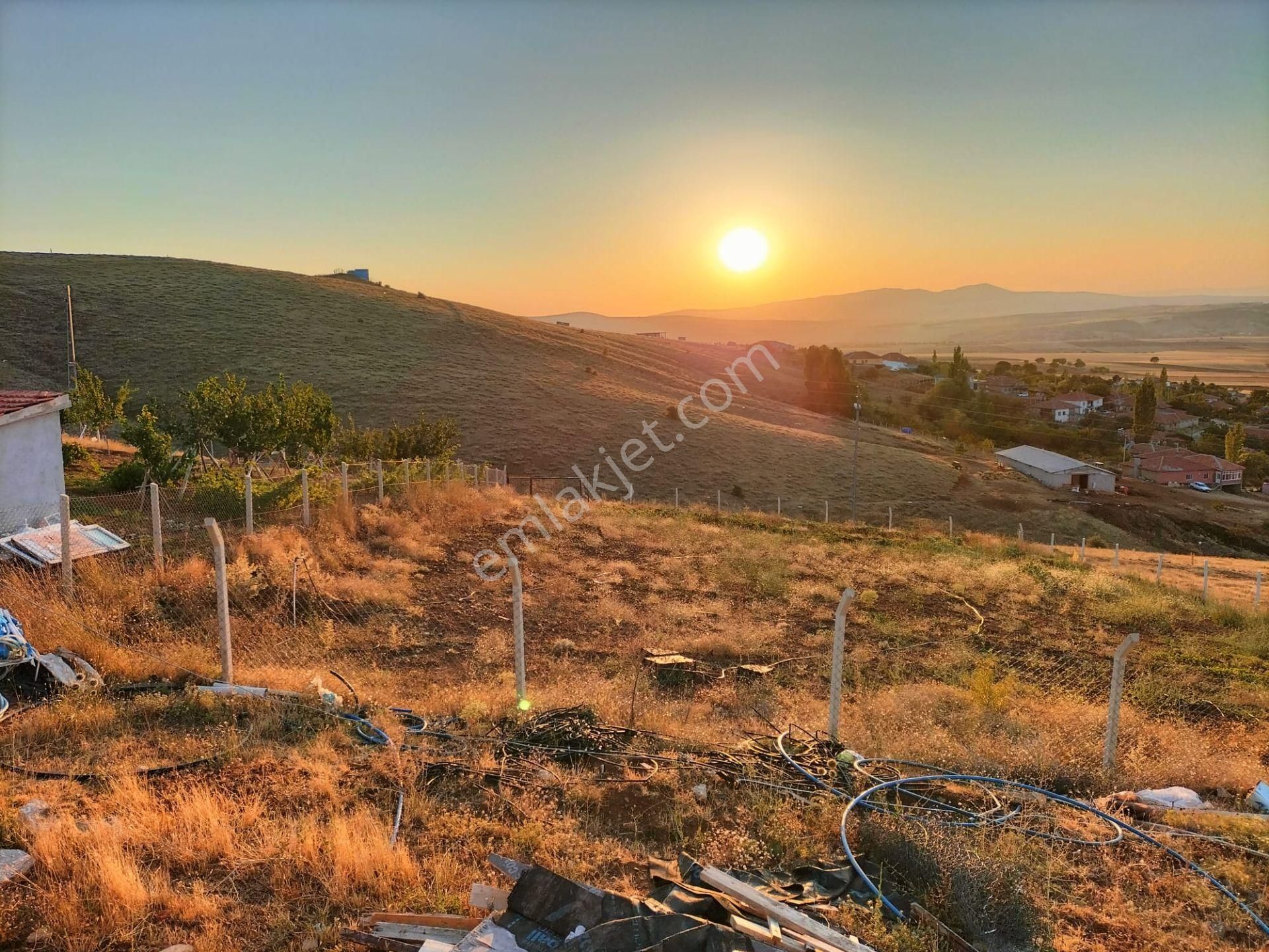 Kaman Ömerkahya Köyü Satılık Bağ & Bahçe  KAMAN ÖMERKAHYA KÖYUNDE  İMARLI 1100 M2 ÇEVRİLİ BAHÇE ARSASI