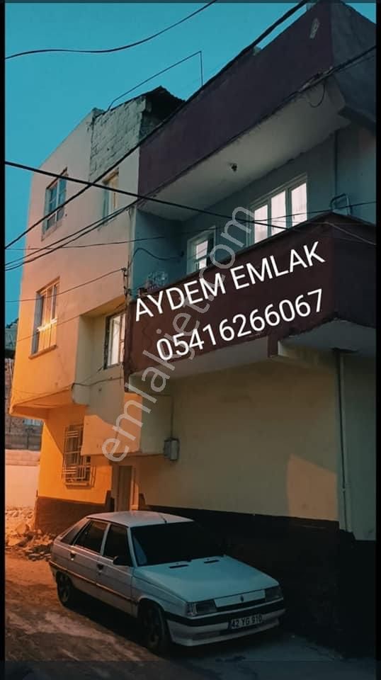 Haliliye Bağlarbaşı Satılık Daire  AYDEM EMLAKTAN SATILIK Komple Satılık Köşebası Dogalgaz Kapida Giris 2 Oda Bir Salon 1 Kat 3 Od