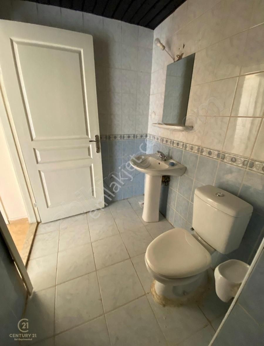 Karesi Yeni Kiralık Daire CENTURY 21 BAL'DAN TOKİ'DE KISMİ EŞYALI KİRALIK 1+1 DAİRE