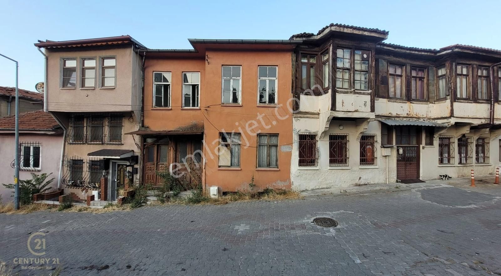 Karesi Karaoğlan Satılık Müstakil Ev CENTURY21 BAL'DAN KARAOĞLAN MAH.DE SATILIK AVLULU AHŞAP EV