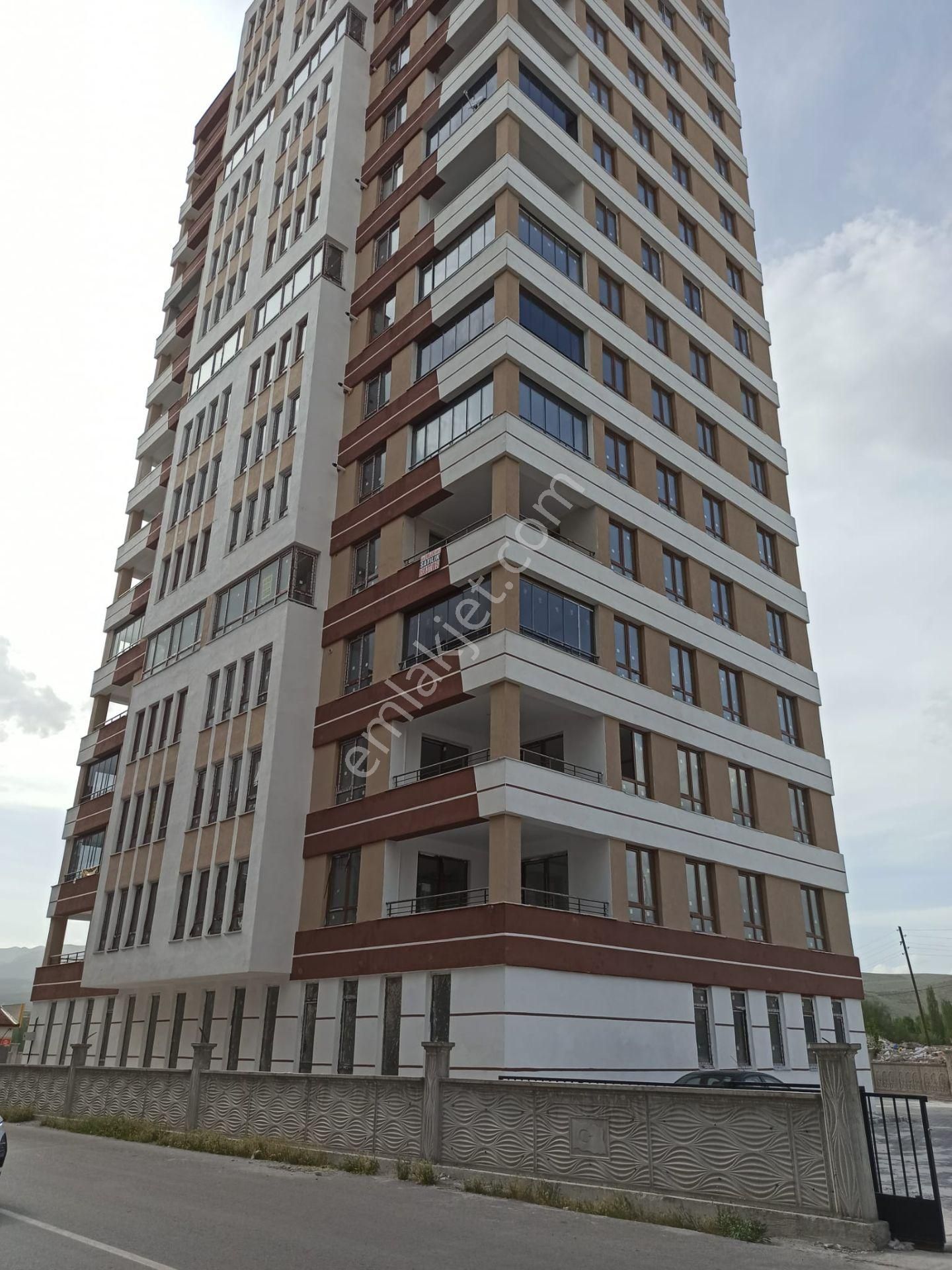 Niğde Merkez Aşağı Kayabaşı Satılık Daire  SATILIK DAİRE 4+1 175 m2 HASTANE YOLU