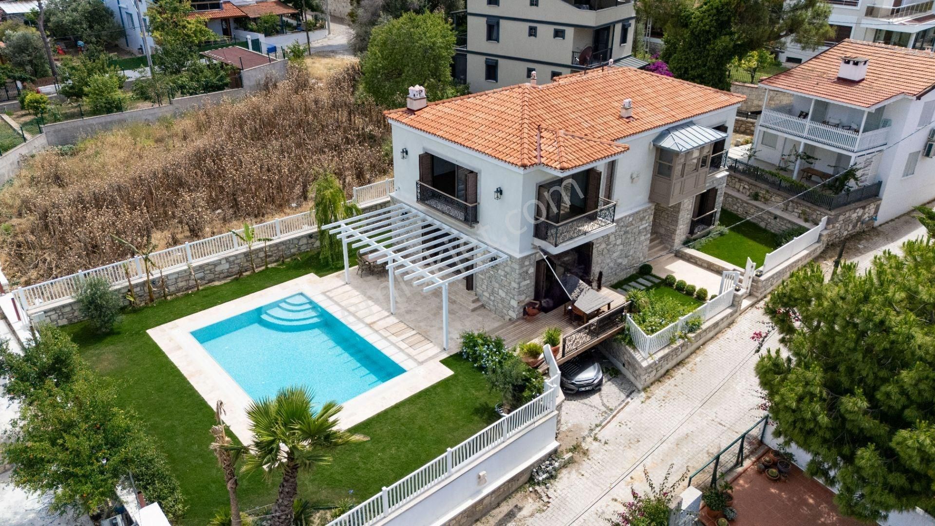 Urla Güvendik Satılık Villa Urla Çeşmealtı Satılık Villa Müstakil Havuzlu Deniz Manzaralı