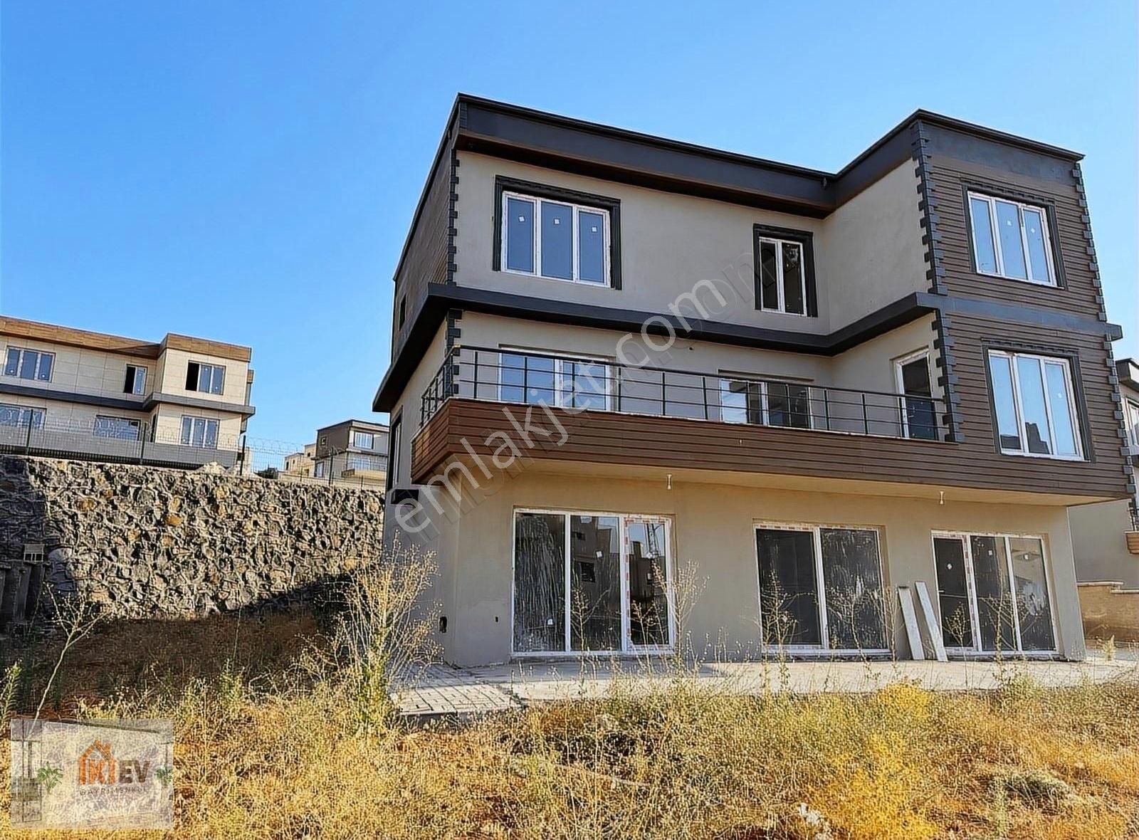 Oğuzeli Mimar Sinan Satılık Villa İKİEV DEN MİMAR SİNAN'DA 5+2 1000 M2 ARSALI TRİPLEX VİLLA