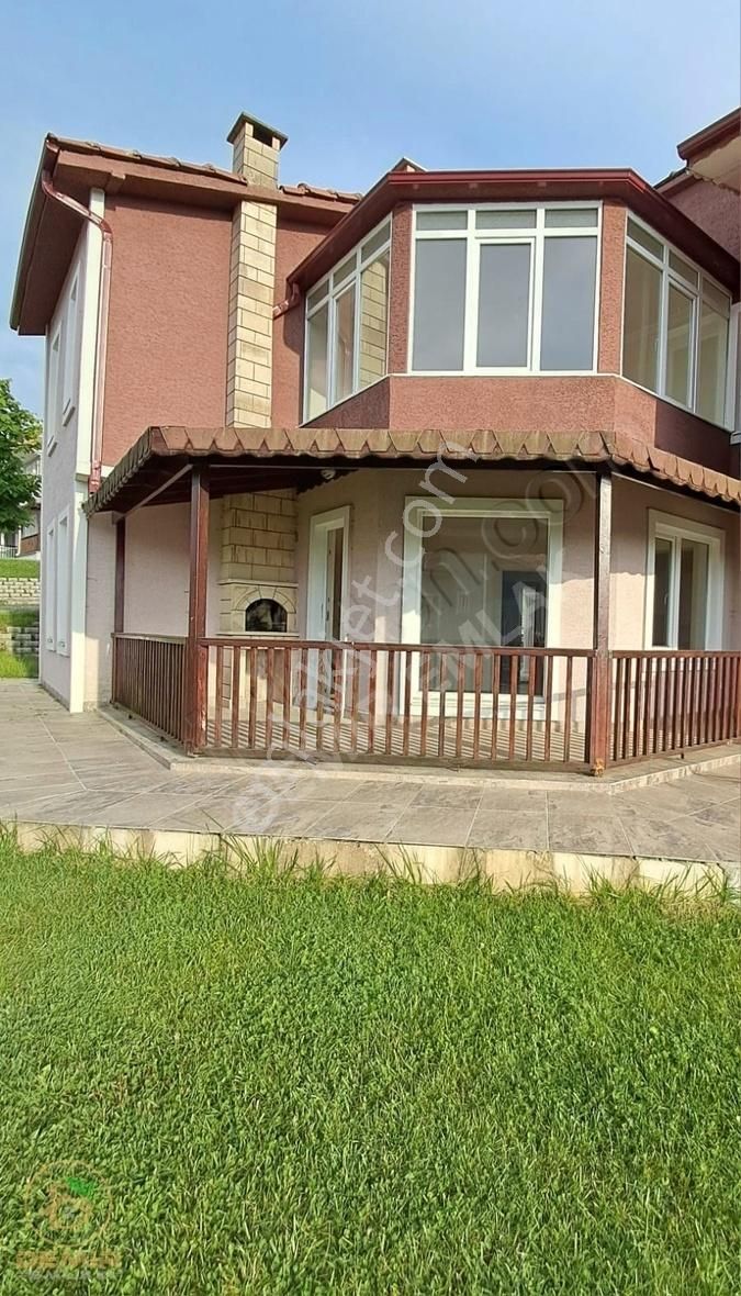 Sapanca Hacımercan Satılık Villa DEMİR EMLAK-SAPANCA HACIMERCAN DA SİTE İÇERİSİNDE SATILIK VİLLA