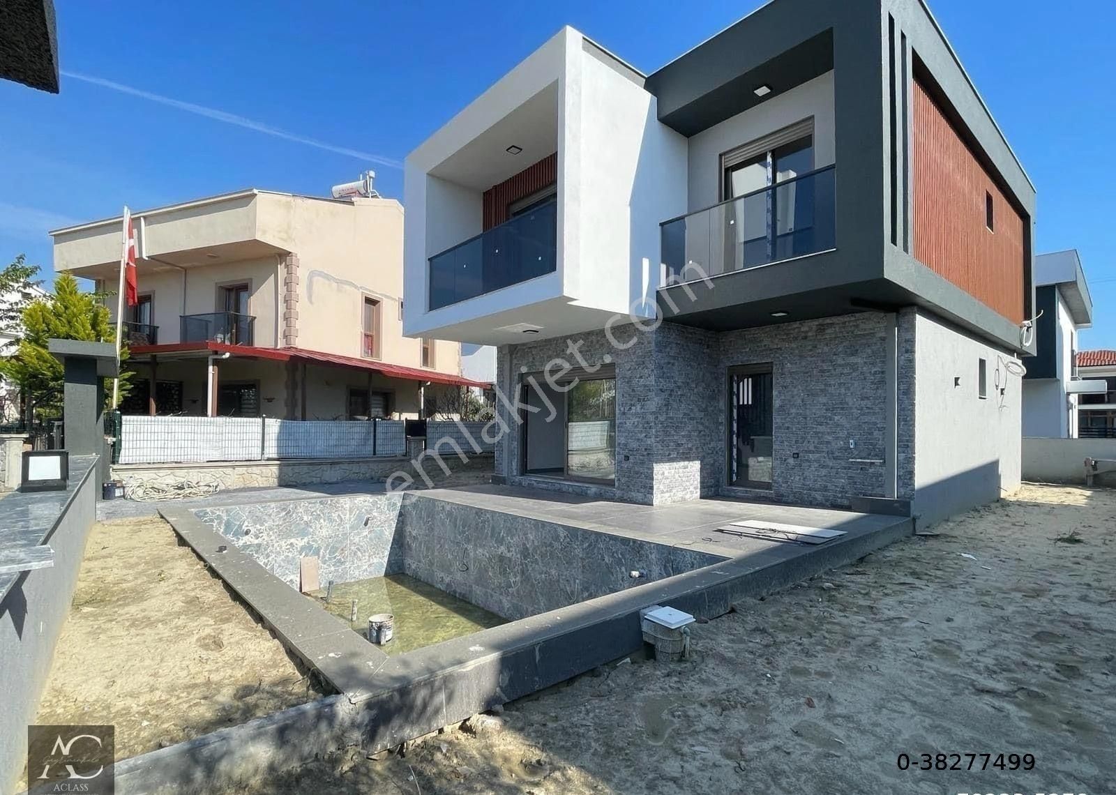 Kuşadası Davutlar Satılık Villa ÖZEL HAVUZ/OTOPARK-BAHÇE-YERDEN ISITMA-ULTRA LÜX 4+1-300 M2 TAMAMI  MUSTAKIL