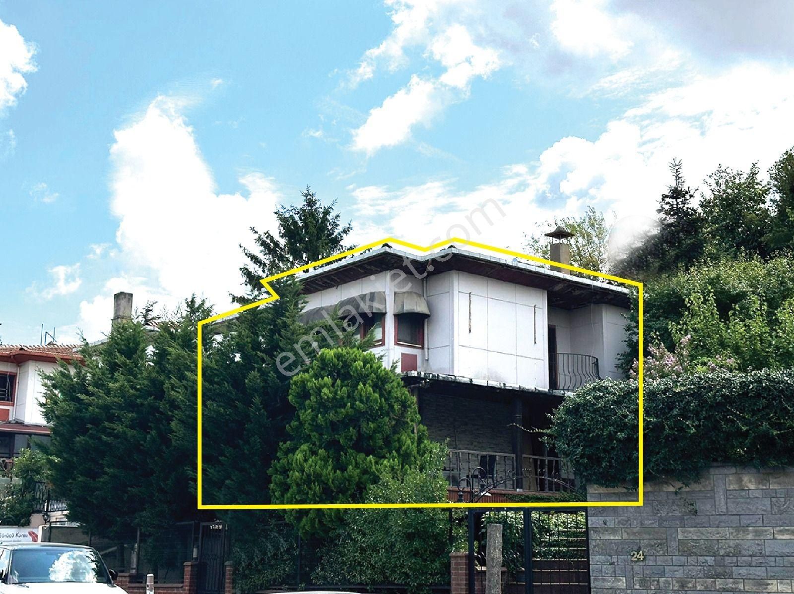 Üsküdar Bahçelievler Satılık Villa  Ata 2 de Konut ve İşyerine (*) Uygun Villa