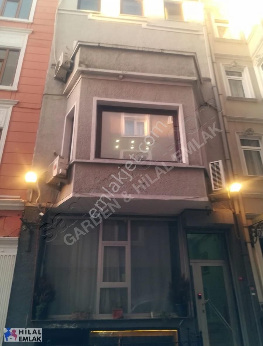 Beyoğlu Şehit Muhtar Satılık Bina Taksim meydana 2 adım AIRBNB için çok uygun bina.