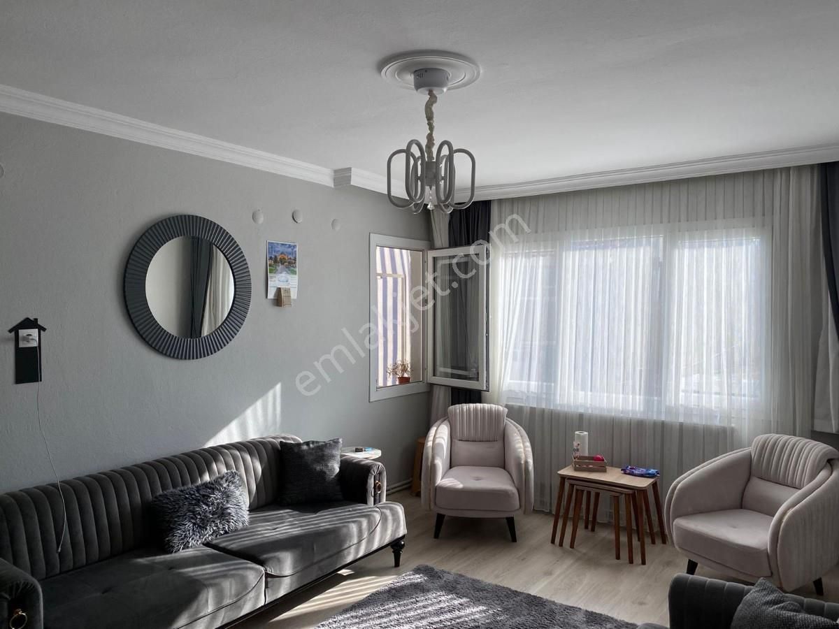 Karabağlar Sarıyer Satılık Daire KARABAĞLAR SARIYER MAH. BELEDİYE YAKINI 3+1 SATILIK DAİRE