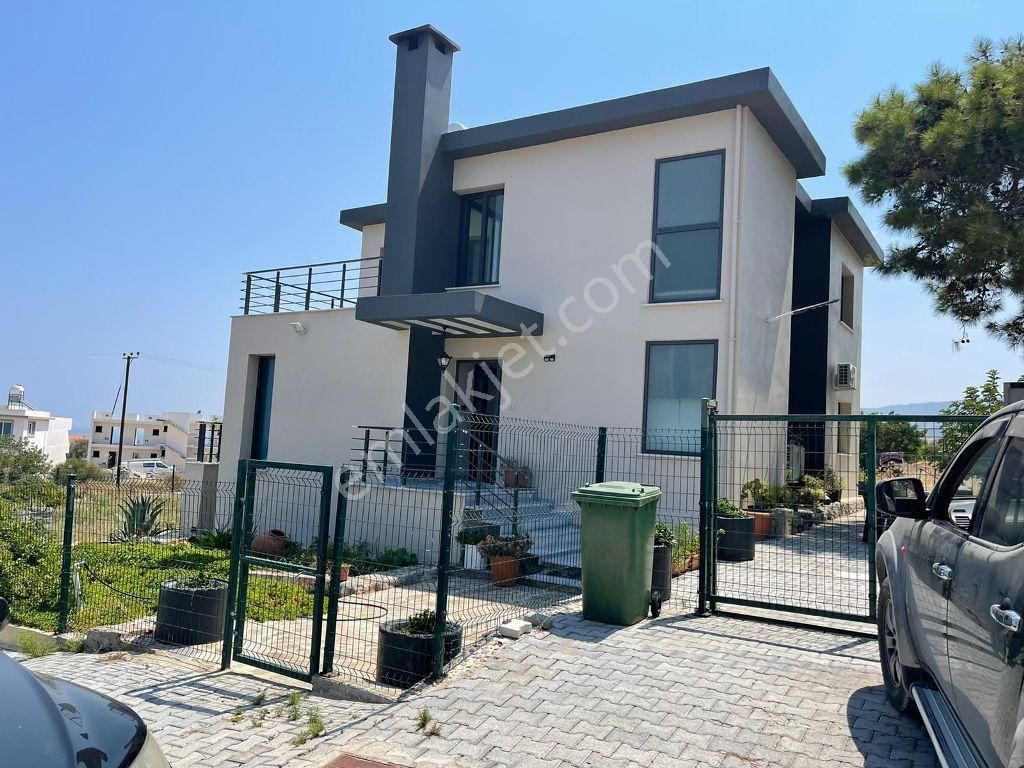 Girne Karaağaç Köyü Satılık Villa  KUZEY KIBRIS'TA GİRNE KARAAĞAÇ'DA SATILIK 4+1 VİLLA