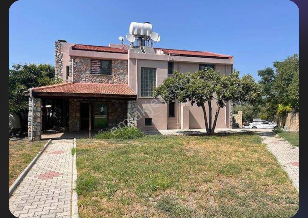 Girne Çatalköy Köyü Satılık Villa  KUZEY KIBRIS'TA GİRNE ÇATALKÖY'DE SATILIK 5+2 VİLLA