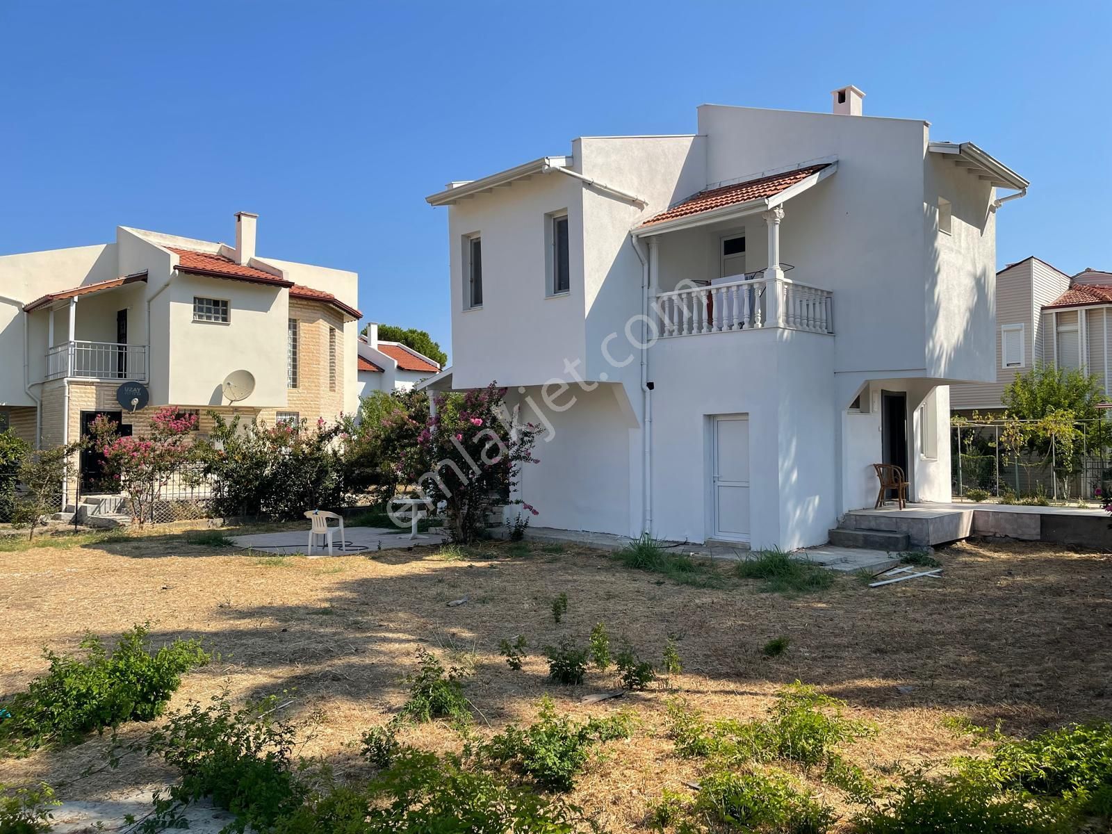 Ayvalık Mithatpaşa Satılık Villa  AYVALIK CUNDA ADASIN'DA YOLA CEPHELİ,GENİŞ BAHÇELİ DUBLEKS VİLLA             