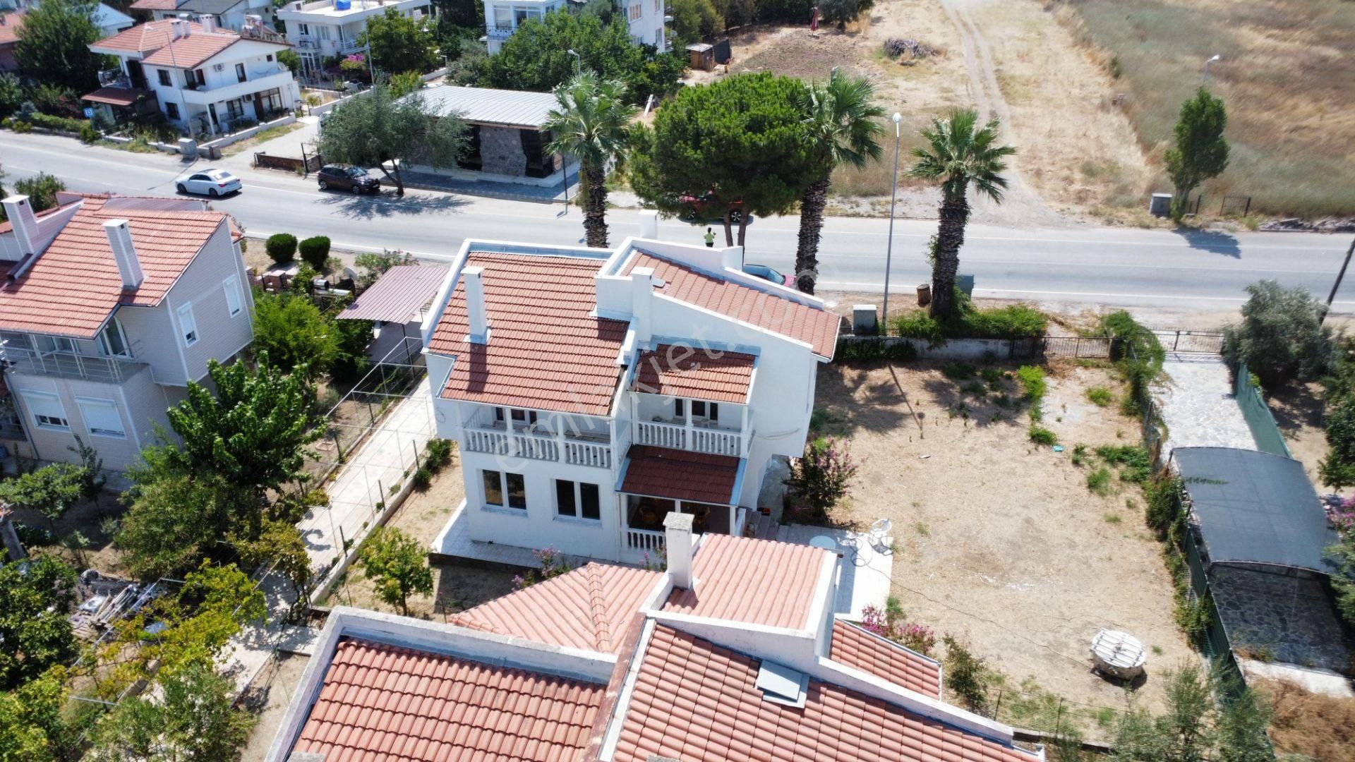 Ayvalık Mithatpaşa Satılık Villa  AYVALIK CUNDA ADASIN'DA YOLA CEPHELİ,GENİŞ BAHÇELİ DUBLEKS VİLLA             