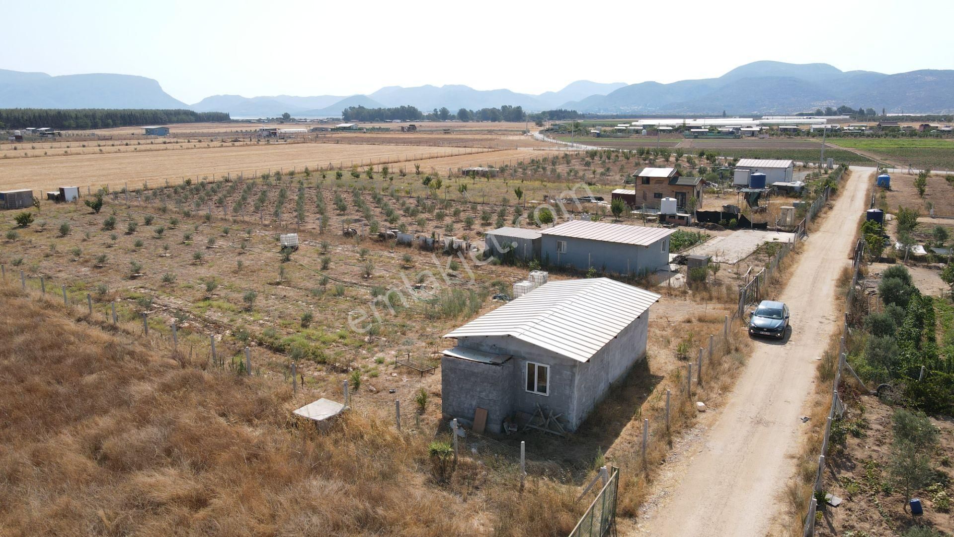 Menderes Develi'de Satılık 2.536 M2 Bahçe Elektrik Su 50 M2 Ev - Görsel 8