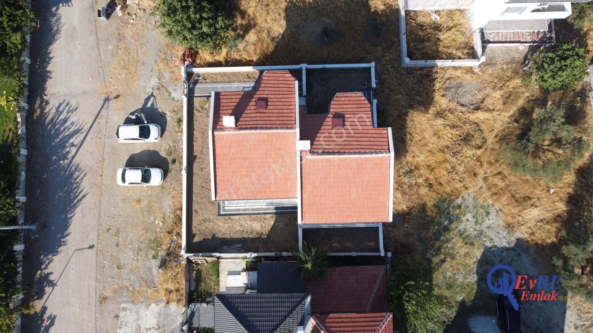 Evre Emlaktan Küçükköyde Sahile İkinci Sıra 3+1 Sıfır Villa