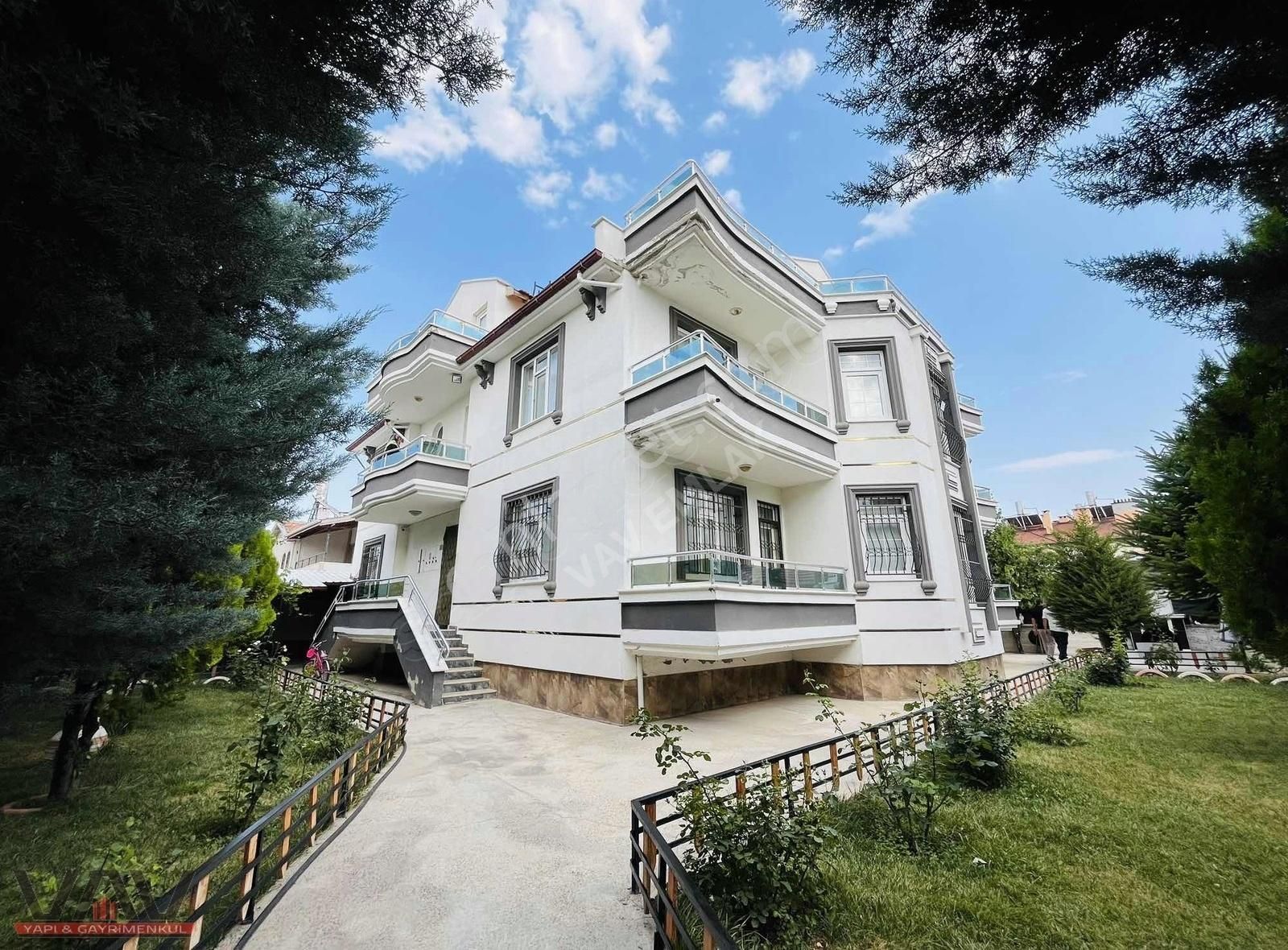 Karatay Karaaslandede Satılık Villa KARAMAN YOLU CİVARI KARAASLAN MAHALLESİNDE GENİŞ LÜKS 10+2 VİLLA