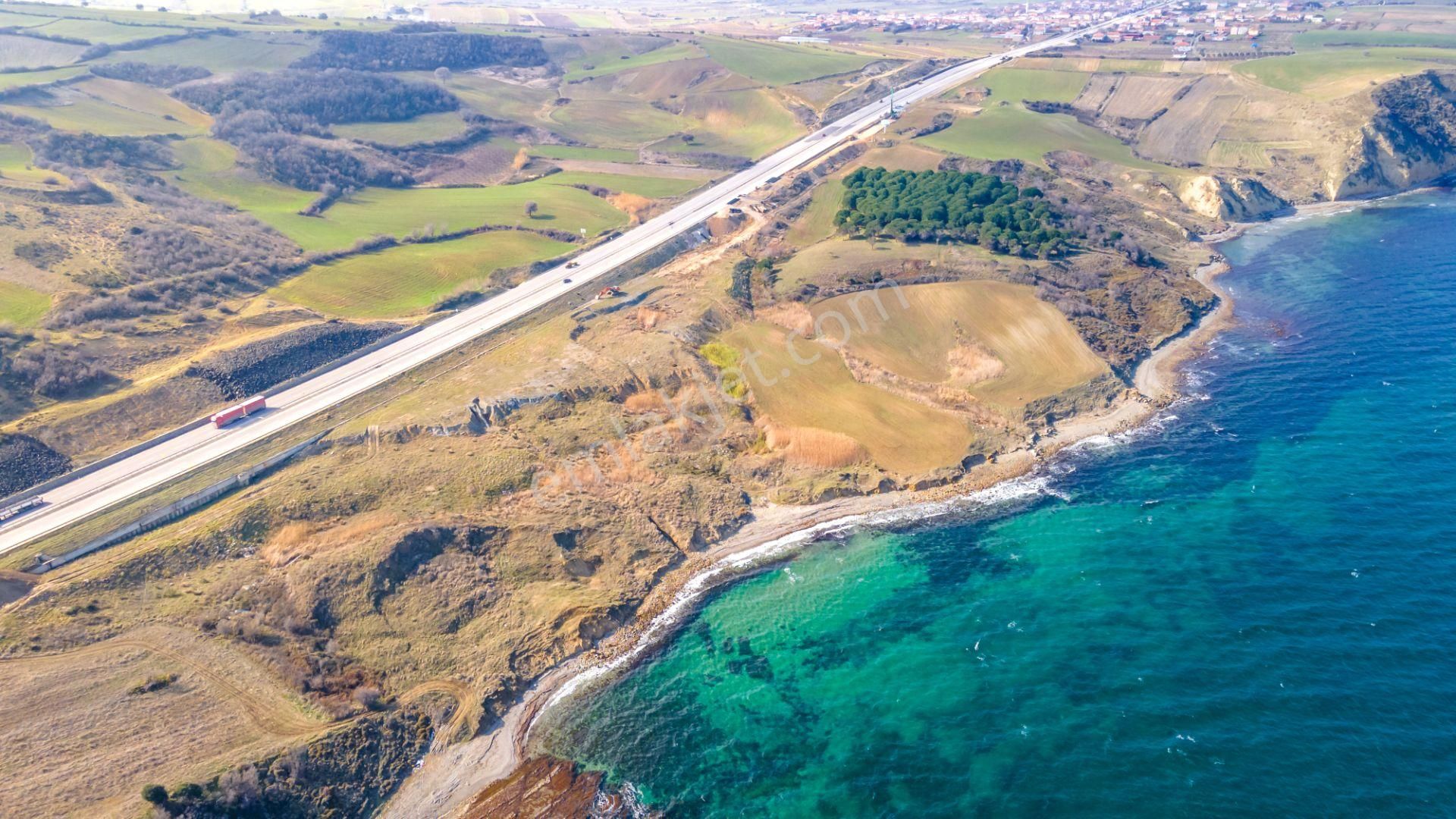 Lapseki Alpagut Köyü Satılık Tarla Emsalsiz Fiyat! Denize Sadece 50 Metre !! 94 M² Müstakil Tapulu