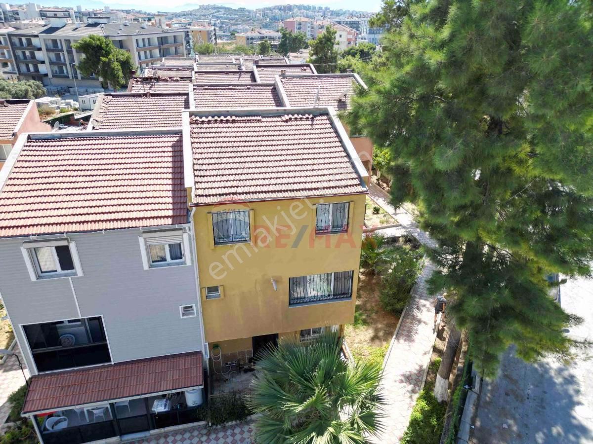 Kuşadası İkiçeşmelik Satılık Villa İKİ ÇEŞMELİKTE SATILIK 4+1 HAVUZLU DOĞALGAZLI TRİPLEKS VİLLA