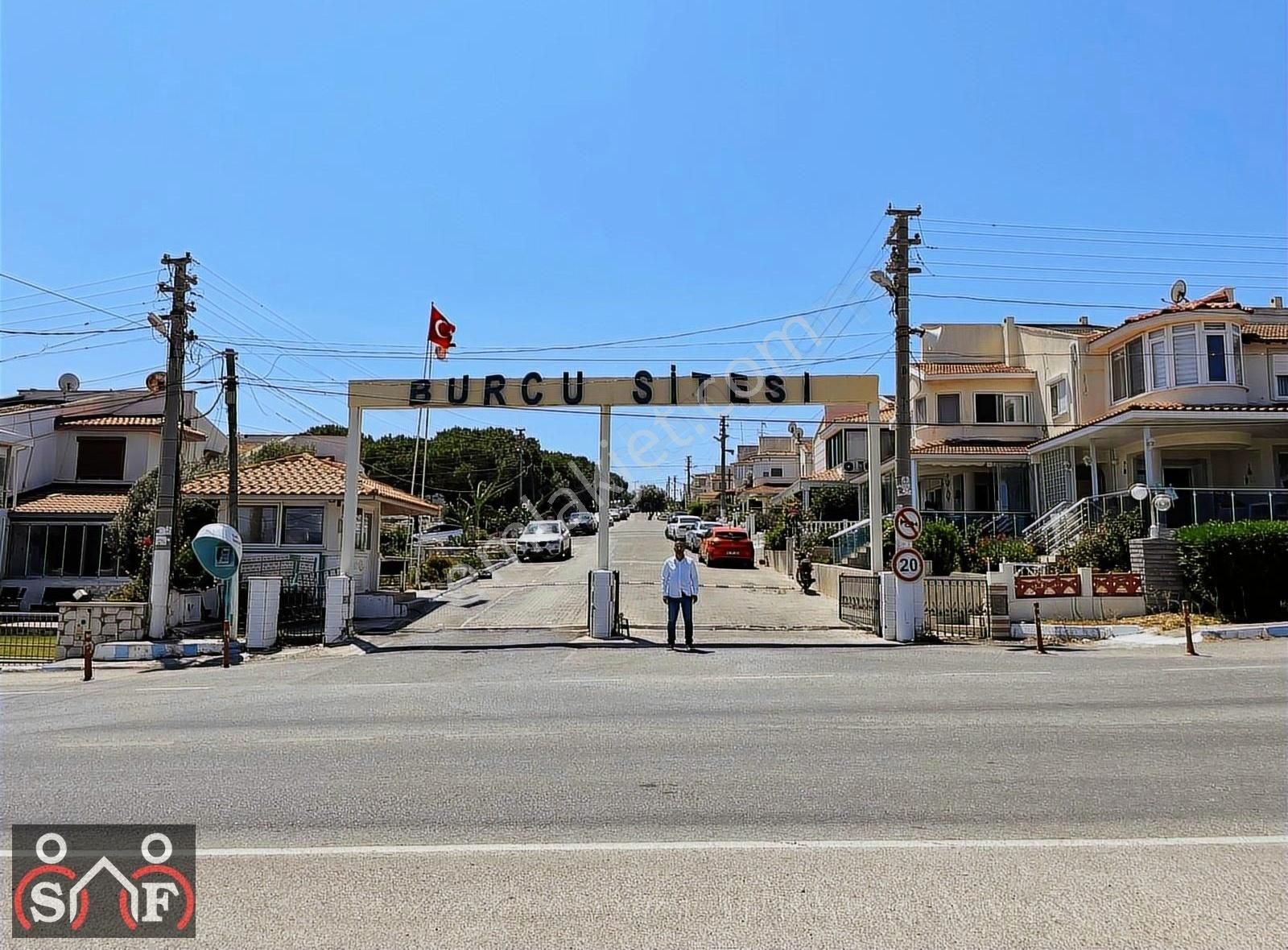 Çeşme Germiyan Satılık Villa Çeşme Germiyan'da Denize 50m Mesafede Manzaralı 3+1 Villa.